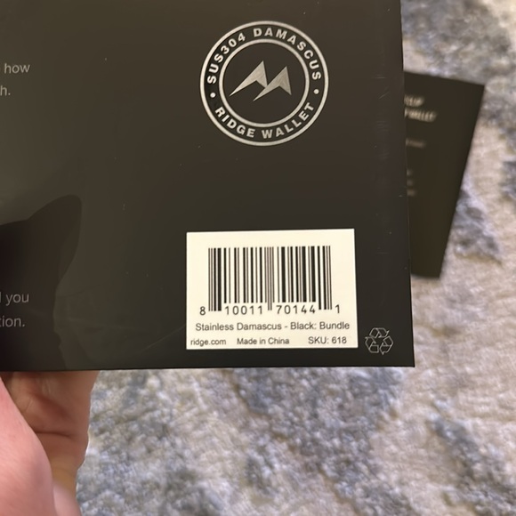 Ridge Stainless Damascus Wallet with Money Clip Cash Strap - Picture 4 of 6